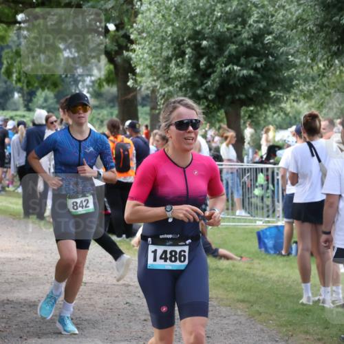 31.08.2025 - Elbe Triathlon Hamburg Luisa Fischer http://msf.ph/oto/8671917 31.08.2025 12:00:28 Laufen 842, 1486 meine-sportfotos.de
