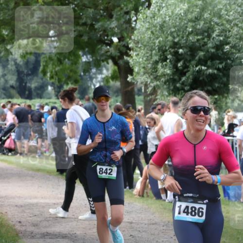 31.08.2025 - Elbe Triathlon Hamburg Luisa Fischer http://msf.ph/oto/8671920 31.08.2025 12:00:29 Laufen 842, 1486 meine-sportfotos.de