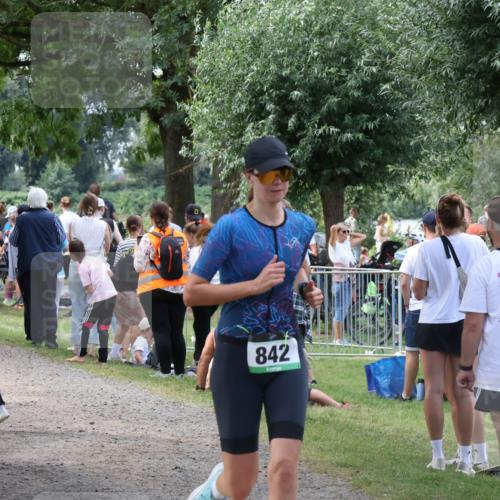 31.08.2025 - Elbe Triathlon Hamburg Luisa Fischer http://msf.ph/oto/8671927 31.08.2025 12:00:30 Laufen 842, 148 meine-sportfotos.de