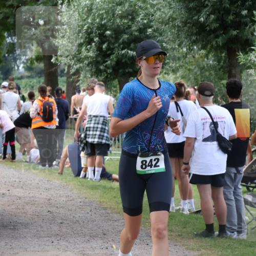31.08.2025 - Elbe Triathlon Hamburg Luisa Fischer http://msf.ph/oto/8671933 31.08.2025 12:00:30 Laufen 842 meine-sportfotos.de