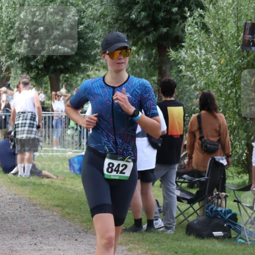 31.08.2025 - Elbe Triathlon Hamburg Luisa Fischer http://msf.ph/oto/8671936 31.08.2025 12:00:31 Laufen 842 meine-sportfotos.de