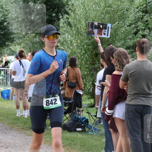 31.08.2025 - Elbe Triathlon Hamburg Luisa Fischer http://msf.ph/oto/8671938 31.08.2025 12:00:31 Laufen 842 meine-sportfotos.de