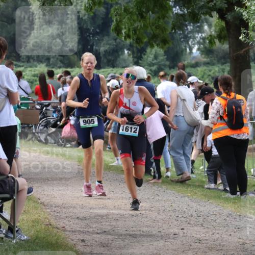 31.08.2025 - Elbe Triathlon Hamburg Luisa Fischer http://msf.ph/oto/8671946 31.08.2025 12:00:33 Laufen 905, 1612 meine-sportfotos.de