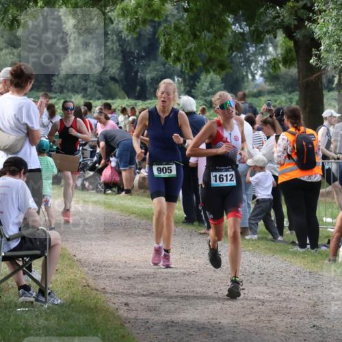 31.08.2025 - Elbe Triathlon Hamburg Luisa Fischer http://msf.ph/oto/8671954 31.08.2025 12:00:34 Laufen 905, 1612 meine-sportfotos.de