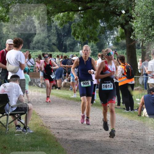 31.08.2025 - Elbe Triathlon Hamburg Luisa Fischer http://msf.ph/oto/8671959 31.08.2025 12:00:35 Laufen 143, 905, 1612 meine-sportfotos.de