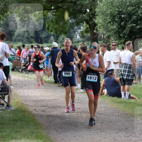 31.08.2025 - Elbe Triathlon Hamburg Luisa Fischer http://msf.ph/oto/8671967 31.08.2025 12:00:36 Laufen 143, 905, 1612 meine-sportfotos.de