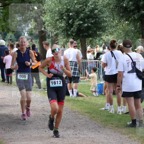 31.08.2025 - Elbe Triathlon Hamburg Luisa Fischer http://msf.ph/oto/8671971 31.08.2025 12:00:37 Laufen 1438, 905, 1612 meine-sportfotos.de