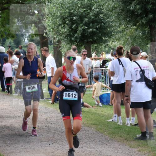 31.08.2025 - Elbe Triathlon Hamburg Luisa Fischer http://msf.ph/oto/8671974 31.08.2025 12:00:37 Laufen 905, 1612 meine-sportfotos.de