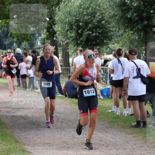 31.08.2025 - Elbe Triathlon Hamburg Luisa Fischer http://msf.ph/oto/8671978 31.08.2025 12:00:37 Laufen 143, 905, 1612 meine-sportfotos.de