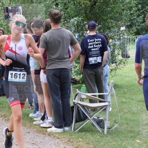 31.08.2025 - Elbe Triathlon Hamburg Luisa Fischer http://msf.ph/oto/8671985 31.08.2025 12:00:39 Laufen 1612 meine-sportfotos.de