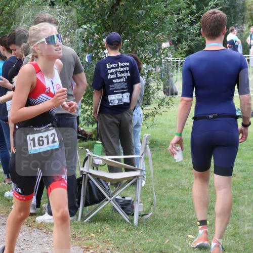 31.08.2025 - Elbe Triathlon Hamburg Luisa Fischer http://msf.ph/oto/8671990 31.08.2025 12:00:39 Laufen 1612 meine-sportfotos.de