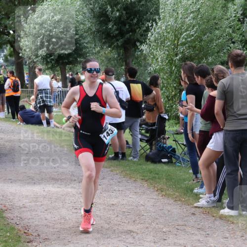 31.08.2025 - Elbe Triathlon Hamburg Luisa Fischer http://msf.ph/oto/8672005 31.08.2025 12:00:44 Laufen 1395, 1438 meine-sportfotos.de