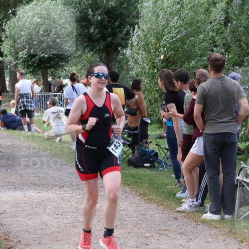 31.08.2025 - Elbe Triathlon Hamburg Luisa Fischer http://msf.ph/oto/8672007 31.08.2025 12:00:44 Laufen 143 meine-sportfotos.de