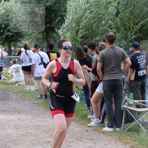 31.08.2025 - Elbe Triathlon Hamburg Luisa Fischer http://msf.ph/oto/8672009 31.08.2025 12:00:44 Laufen  meine-sportfotos.de