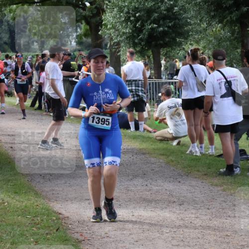 31.08.2025 - Elbe Triathlon Hamburg Luisa Fischer http://msf.ph/oto/8672017 31.08.2025 12:00:51 Laufen 1409, 1395 meine-sportfotos.de