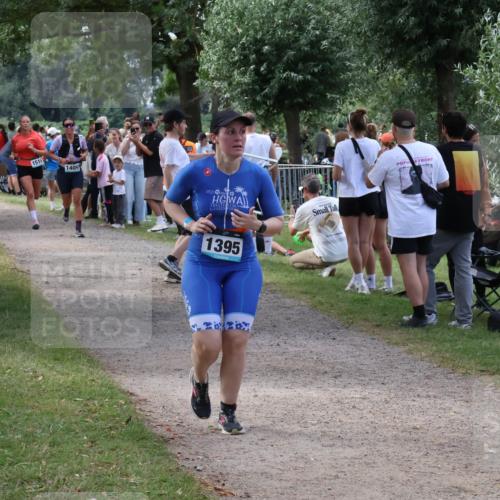 31.08.2025 - Elbe Triathlon Hamburg Luisa Fischer http://msf.ph/oto/8672021 31.08.2025 12:00:51 Laufen 211, 1516, 1409, 1395, 796 meine-sportfotos.de
