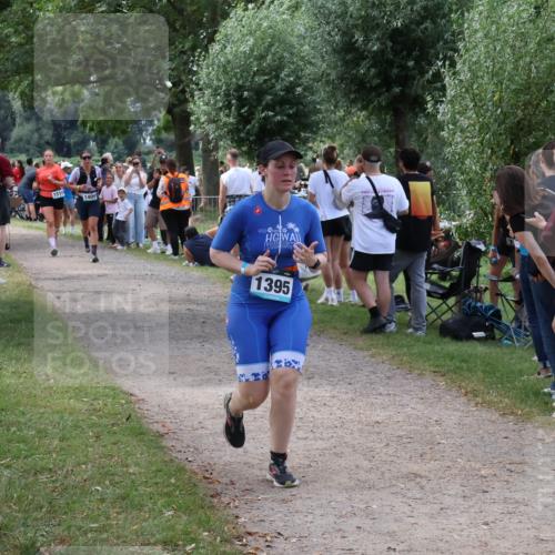 31.08.2025 - Elbe Triathlon Hamburg Luisa Fischer http://msf.ph/oto/8672027 31.08.2025 12:00:52 Laufen 1516, 1409, 1395 meine-sportfotos.de