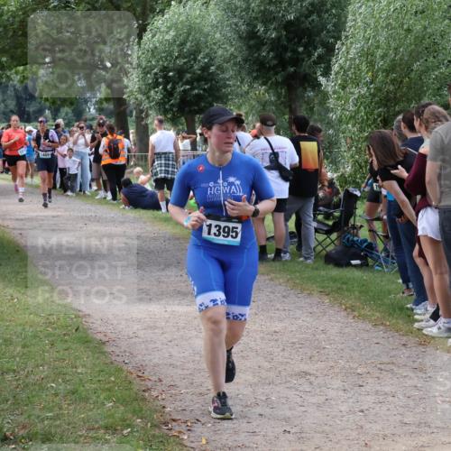 31.08.2025 - Elbe Triathlon Hamburg Luisa Fischer http://msf.ph/oto/8672029 31.08.2025 12:00:52 Laufen 151, 1409, 1395 meine-sportfotos.de