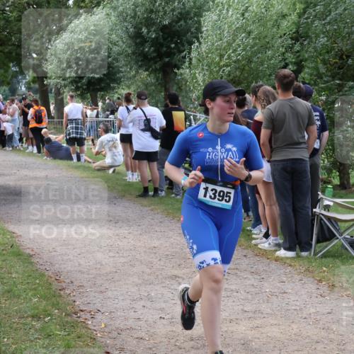 31.08.2025 - Elbe Triathlon Hamburg Luisa Fischer http://msf.ph/oto/8672033 31.08.2025 12:00:53 Laufen 1409, 1395 meine-sportfotos.de