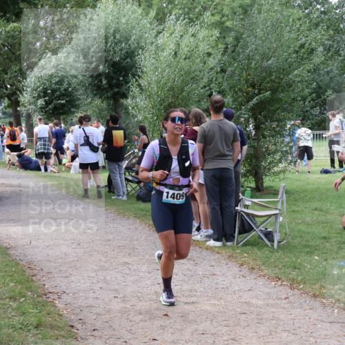 31.08.2025 - Elbe Triathlon Hamburg Luisa Fischer http://msf.ph/oto/8672074 31.08.2025 12:00:59 Laufen 1409 meine-sportfotos.de