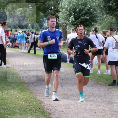 31.08.2025 - Elbe Triathlon Hamburg Luisa Fischer http://msf.ph/oto/8672080 31.08.2025 12:01:17 Laufen 400 meine-sportfotos.de