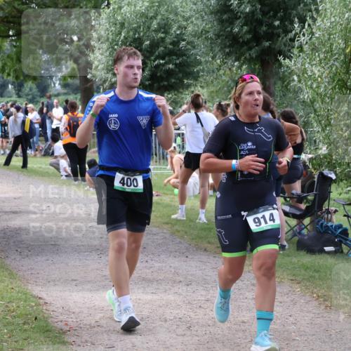 31.08.2025 - Elbe Triathlon Hamburg Luisa Fischer http://msf.ph/oto/8672085 31.08.2025 12:01:18 Laufen 400, 914 meine-sportfotos.de