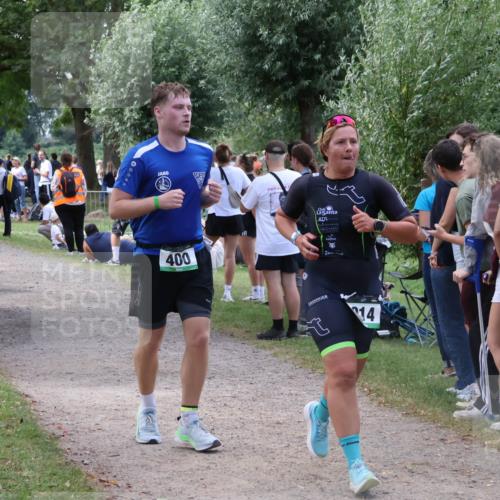 31.08.2025 - Elbe Triathlon Hamburg Luisa Fischer http://msf.ph/oto/8672088 31.08.2025 12:01:19 Laufen 400, 14, 99 meine-sportfotos.de