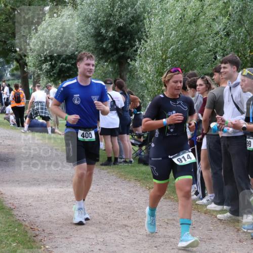 31.08.2025 - Elbe Triathlon Hamburg Luisa Fischer http://msf.ph/oto/8672090 31.08.2025 12:01:19 Laufen 400, 914, 99 meine-sportfotos.de