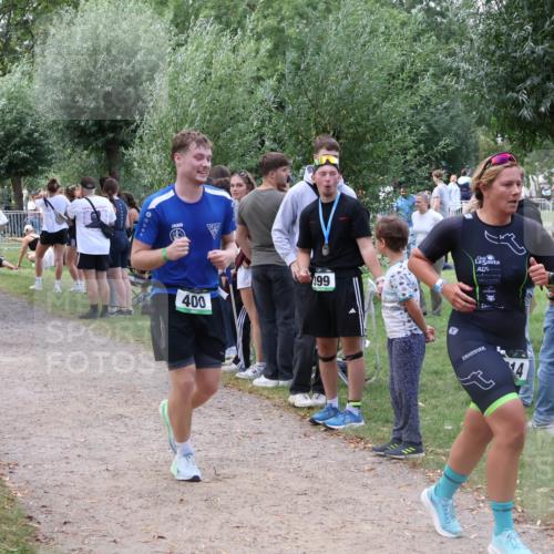 31.08.2025 - Elbe Triathlon Hamburg Luisa Fischer http://msf.ph/oto/8672101 31.08.2025 12:01:20 Laufen 400, 99 meine-sportfotos.de