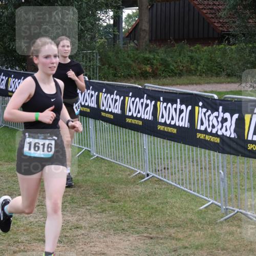 31.08.2025 - Elbe Triathlon Hamburg Luisa Fischer http://msf.ph/oto/8672143 31.08.2025 12:52:36 Laufen 1616 meine-sportfotos.de