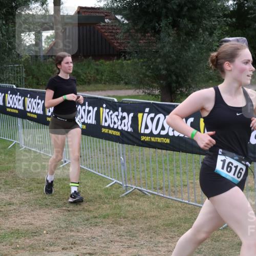 31.08.2025 - Elbe Triathlon Hamburg Luisa Fischer http://msf.ph/oto/8672151 31.08.2025 12:52:37 Laufen 1616 meine-sportfotos.de