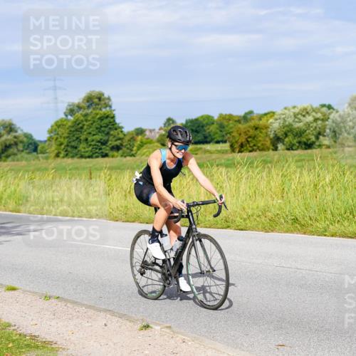 31.08.2025 - Elbe Triathlon Hamburg Michael Burmester http://msf.ph/oto/8672195 31.08.2025 10:04:33 Radfahren 400, 597, 726, 880, 902, 920, 931 meine-sportfotos.de