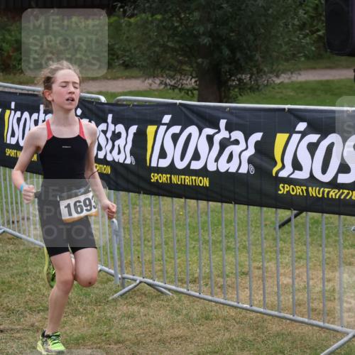 31.08.2025 - Elbe Triathlon Hamburg Luisa Fischer http://msf.ph/oto/8672241 31.08.2025 12:55:25 Laufen 1693 meine-sportfotos.de