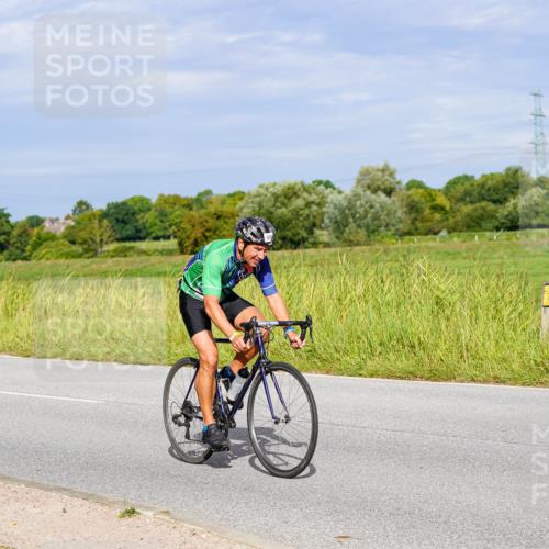 31.08.2025 - Elbe Triathlon Hamburg Michael Burmester http://msf.ph/oto/8672308 31.08.2025 10:04:58 Radfahren 690, 792 meine-sportfotos.de