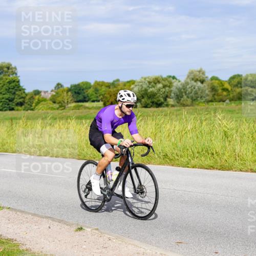 31.08.2025 - Elbe Triathlon Hamburg Michael Burmester http://msf.ph/oto/8672339 31.08.2025 10:05:06 Radfahren 413, 654, 822, 844, 892 meine-sportfotos.de