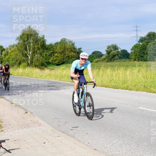 31.08.2025 - Elbe Triathlon Hamburg Michael Burmester http://msf.ph/oto/8672695 31.08.2025 10:08:24 Radfahren 472, 704, 741, 905, 922 meine-sportfotos.de