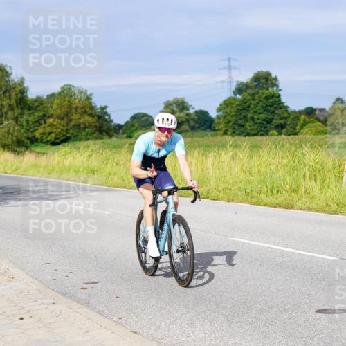 31.08.2025 - Elbe Triathlon Hamburg Michael Burmester http://msf.ph/oto/8672701 31.08.2025 10:08:24 Radfahren 472, 704, 741, 905, 922 meine-sportfotos.de