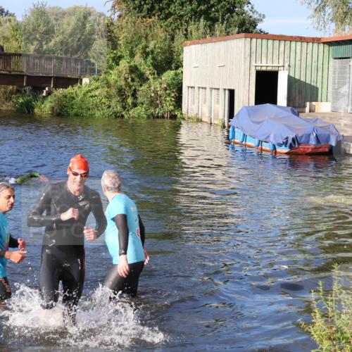 31.08.2025 - Elbe Triathlon Hamburg Luisa Fischer http://msf.ph/oto/8672742 31.08.2025 08:38:57 Schwimmen 214 meine-sportfotos.de