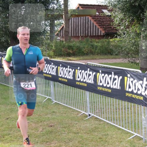 31.08.2025 - Elbe Triathlon Hamburg Luisa Fischer http://msf.ph/oto/8672769 31.08.2025 10:02:43 Laufen 221 meine-sportfotos.de