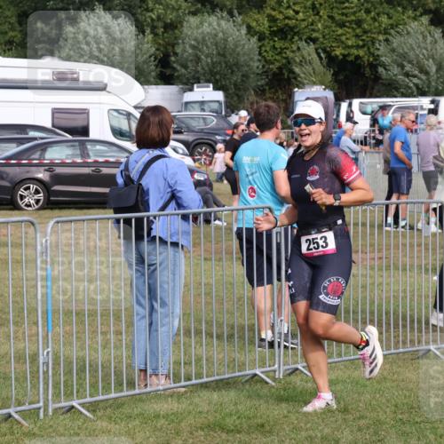 31.08.2025 - Elbe Triathlon Hamburg Luisa Fischer http://msf.ph/oto/8672793 31.08.2025 10:03:25 Laufen 100, 100, 253, 1910 meine-sportfotos.de