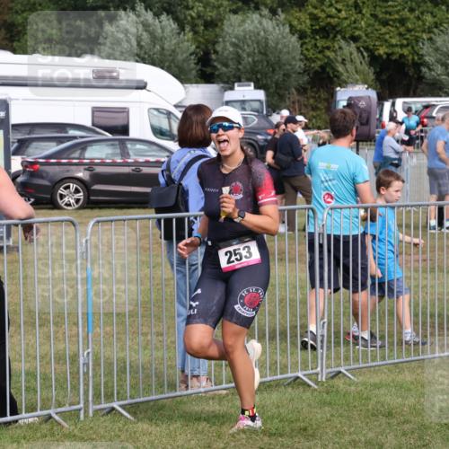 31.08.2025 - Elbe Triathlon Hamburg Luisa Fischer http://msf.ph/oto/8672796 31.08.2025 10:03:25 Laufen 2, 253, 1910, 100, 100 meine-sportfotos.de