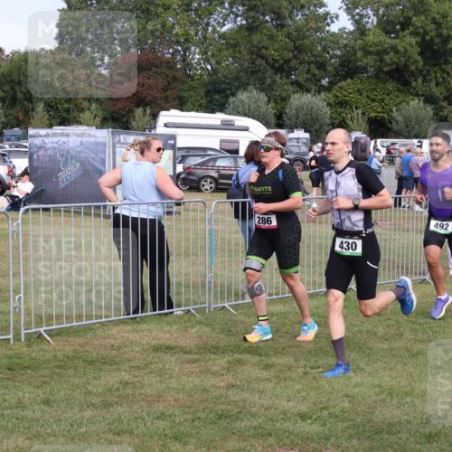 31.08.2025 - Elbe Triathlon Hamburg Luisa Fischer http://msf.ph/oto/8672813 31.08.2025 10:03:59 Laufen 286, 430, 20, 492 meine-sportfotos.de