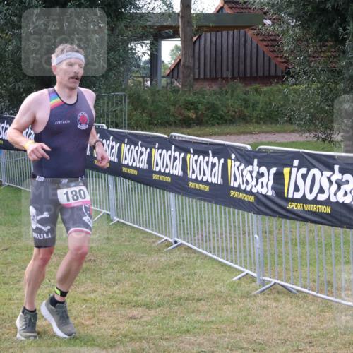 31.08.2025 - Elbe Triathlon Hamburg Luisa Fischer http://msf.ph/oto/8672856 31.08.2025 10:04:23 Laufen 21, 13, 00, 3, 180 meine-sportfotos.de