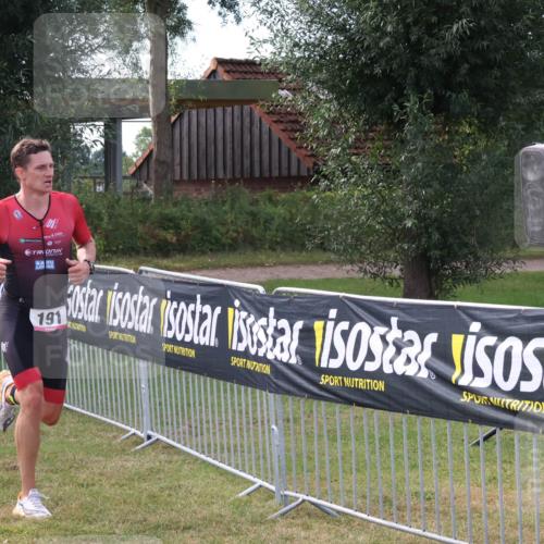 31.08.2025 - Elbe Triathlon Hamburg Luisa Fischer http://msf.ph/oto/8672954 31.08.2025 10:06:10 Laufen 191 meine-sportfotos.de