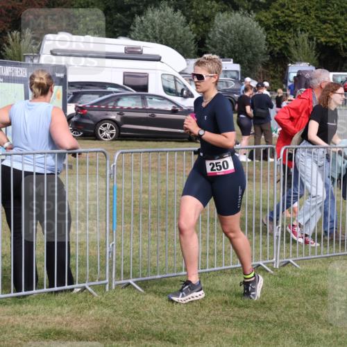 31.08.2025 - Elbe Triathlon Hamburg Luisa Fischer http://msf.ph/oto/8672969 31.08.2025 10:06:18 Laufen 250 meine-sportfotos.de