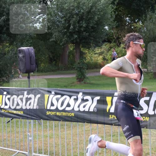 31.08.2025 - Elbe Triathlon Hamburg Luisa Fischer http://msf.ph/oto/8673025 31.08.2025 10:07:20 Laufen  meine-sportfotos.de