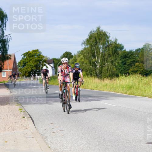 31.08.2025 - Elbe Triathlon Hamburg Michael Burmester http://msf.ph/oto/8673035 31.08.2025 10:10:13 Radfahren 459, 652, 699, 789 meine-sportfotos.de