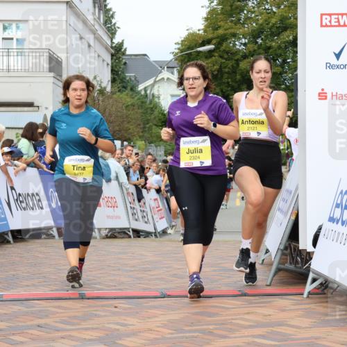 31.08.2025 - 21. Blankeneser Heldenlauf Strokosch-Dieckow http://msf.ph/oto/8673072 31.08.2025 10:31:11 Ziel 2437, 2324, 2147, 2121, 2307, 2018 meine-sportfotos.de
