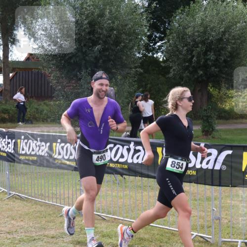 31.08.2025 - Elbe Triathlon Hamburg Luisa Fischer http://msf.ph/oto/8673108 31.08.2025 11:00:28 Laufen 490, 854 meine-sportfotos.de