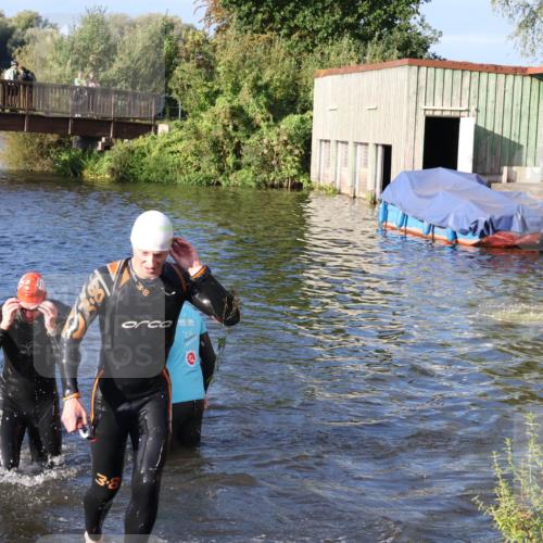31.08.2025 - Elbe Triathlon Hamburg Luisa Fischer http://msf.ph/oto/8673109 31.08.2025 08:41:44 Schwimmen 332, 340 meine-sportfotos.de